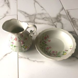 Creamer & saucer set